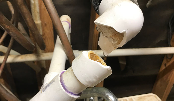 How to Fix a Burst Water Pipe